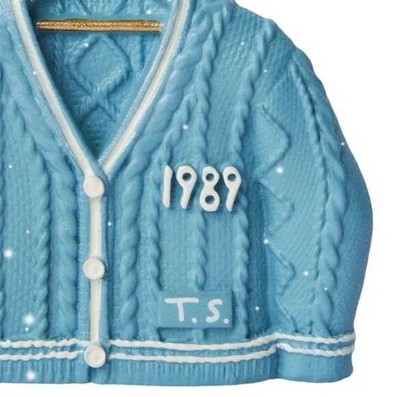 Mini Cardigan Ornament Set - Picture 3 of 6